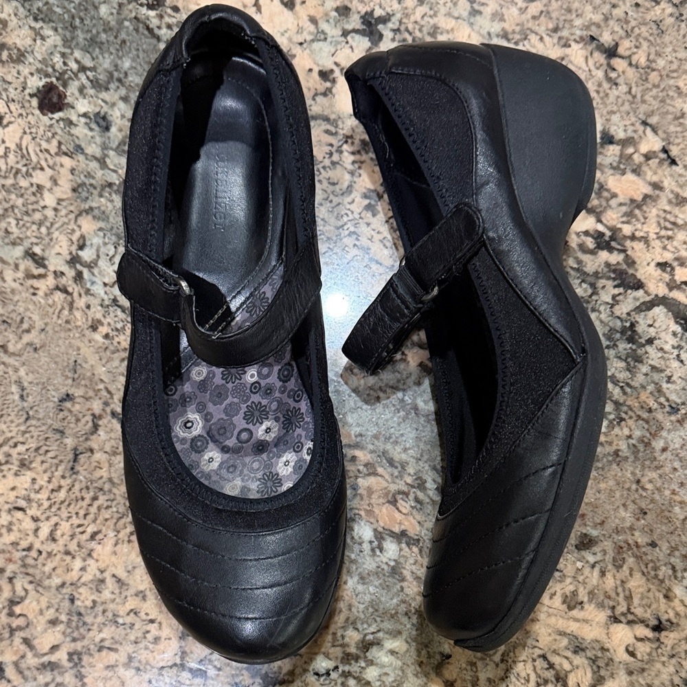 Naturalizer Black Strap Flats
